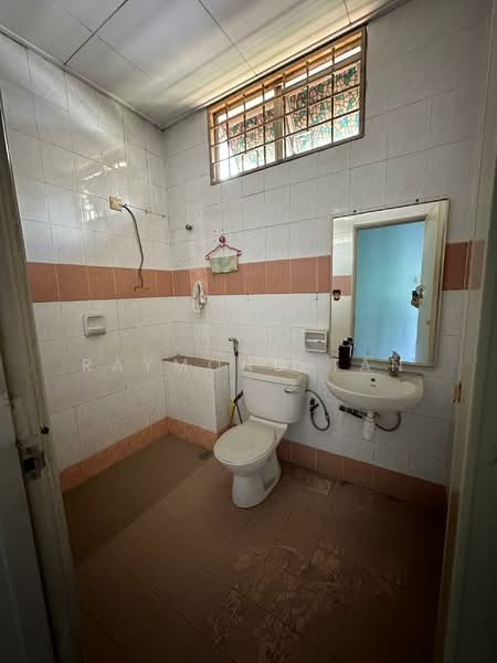 Bungalow for Sale in Saujana Akasia (Sungai Buloh) - Raymond Tan - Bathroom - PropertyGuru.com.my