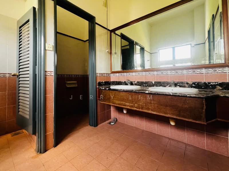 Bungalow for Sale in Leisure Farm (Gelang Patah) - Jerry Lim - Bathroom - PropertyGuru.com.my