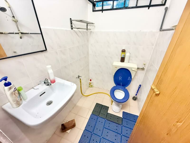 Semi-Detached House for Sale in Sepang (Selangor) - Zairul Asrah Zulkefli - Bathroom - PropertyGuru.com.my