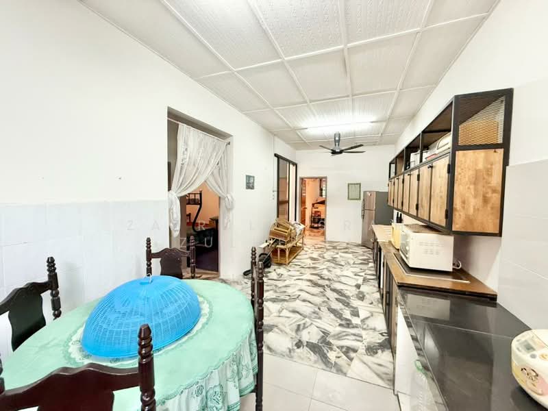 Semi-Detached House for Sale in Sepang (Selangor) - Zairul Asrah Zulkefli - Kitchen - PropertyGuru.com.my