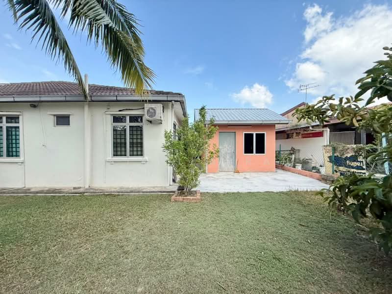 Semi-Detached House for Sale in Sepang (Selangor) - Zairul Asrah Zulkefli - Exterior - PropertyGuru.com.my