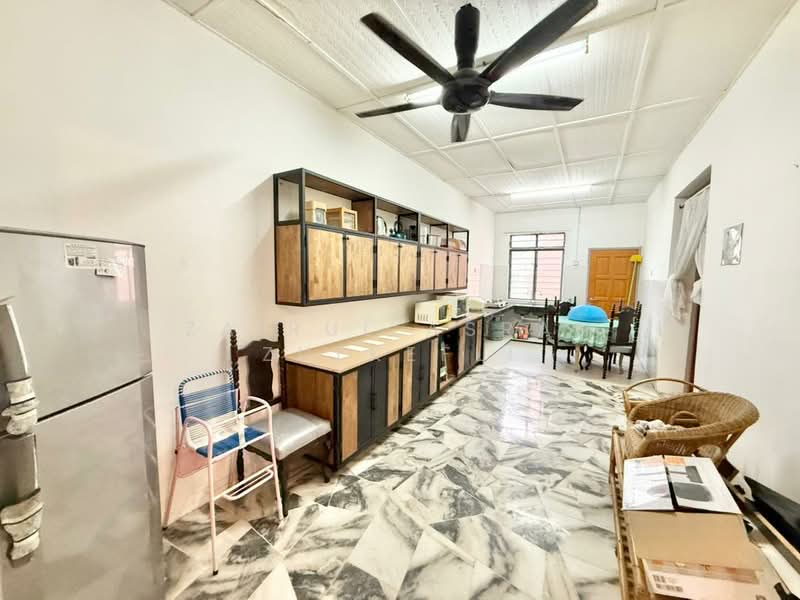 Semi-Detached House for Sale in Sepang (Selangor) - Zairul Asrah Zulkefli - Kitchen - PropertyGuru.com.my