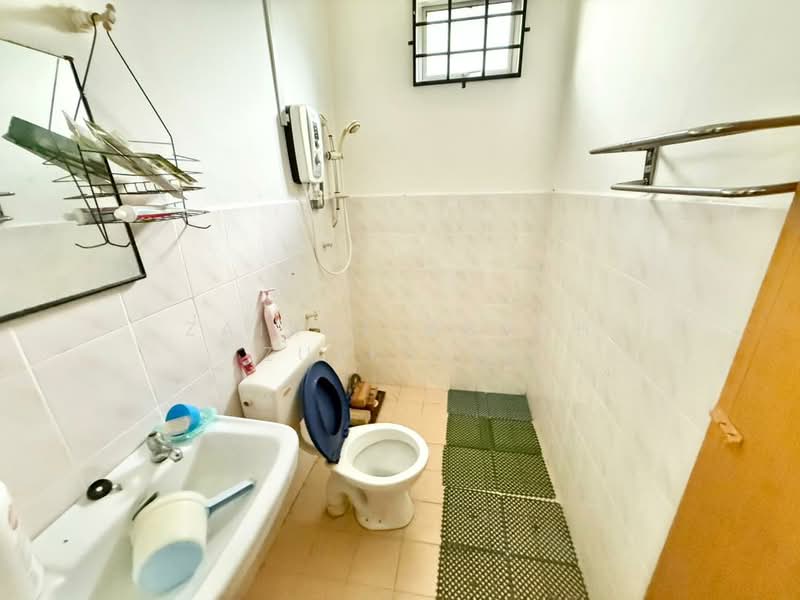 Semi-Detached House for Sale in Sepang (Selangor) - Zairul Asrah Zulkefli - Bathroom - PropertyGuru.com.my