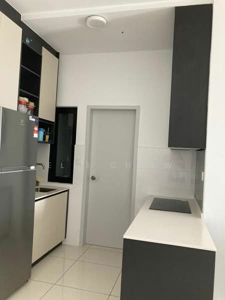 Servis Apartment untuk Disewa di The Amber Residence @ TwentyFive.7 - Elle Chiew - Kitchen - PropertyGuru.com.my