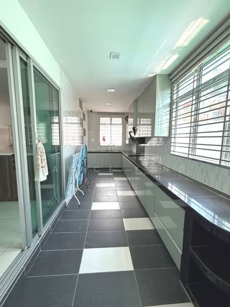 Rumah Teres 2.5 Tingkat untuk Dijual di Taman Sutera Utama (Skudai) - Janice Yong - Kitchen - PropertyGuru.com.my