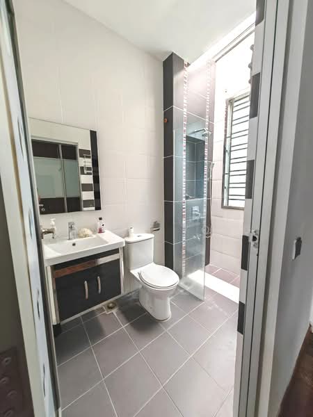 Rumah Teres 2.5 Tingkat untuk Dijual di Taman Sutera Utama (Skudai) - Janice Yong - Bathroom - PropertyGuru.com.my