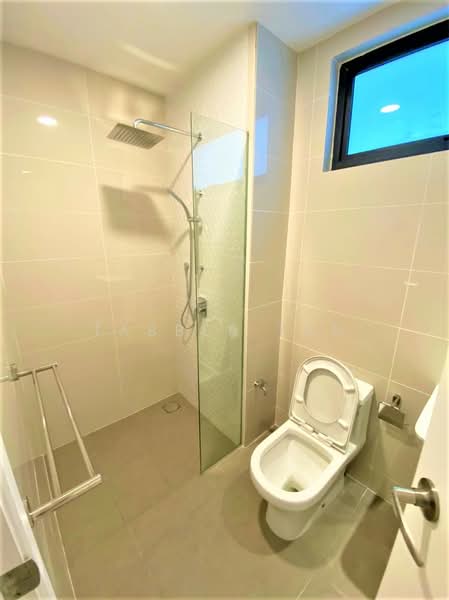 Servis Apartment untuk Disewa di Continew - Tabber Tan - Bathroom - PropertyGuru.com.my