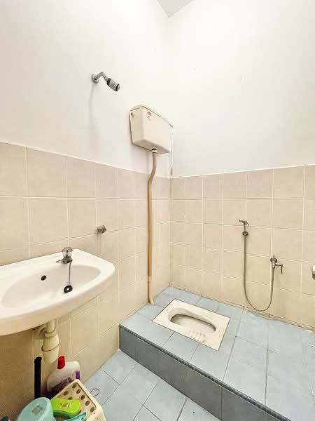 2-storey Terraced House for Sale in Bandar Nusaputra (Puchong) - Faisal Abu Omar - Bathroom - PropertyGuru.com.my