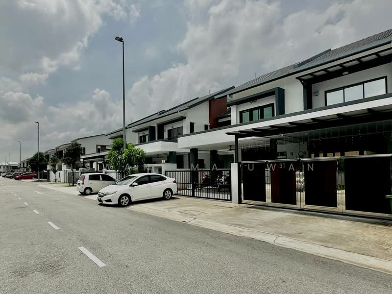 Semi-Detached House for Sale in Dengkil (Selangor) - Uswani Mazuwan - Exterior - PropertyGuru.com.my