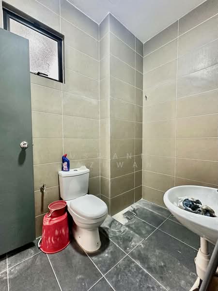 Semi-Detached House for Sale in Dengkil (Selangor) - Uswani Mazuwan - Bathroom - PropertyGuru.com.my