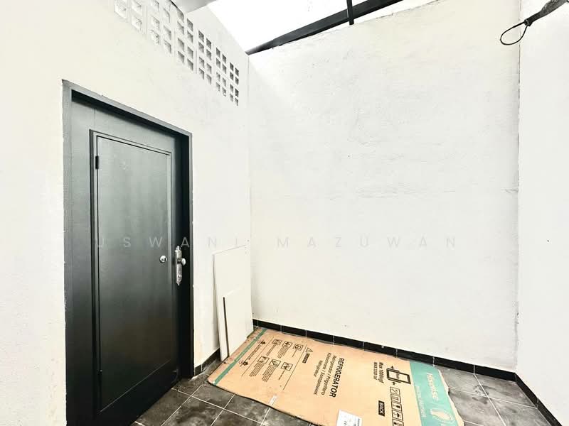 Semi-Detached House for Sale in Dengkil (Selangor) - Uswani Mazuwan - Entrance - PropertyGuru.com.my