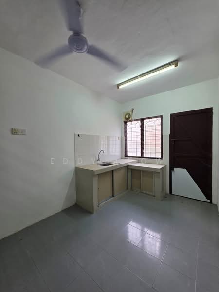 Terraced House for Sale in Ayer Keroh (Melaka) - Eddy Leow - Kitchen - PropertyGuru.com.my