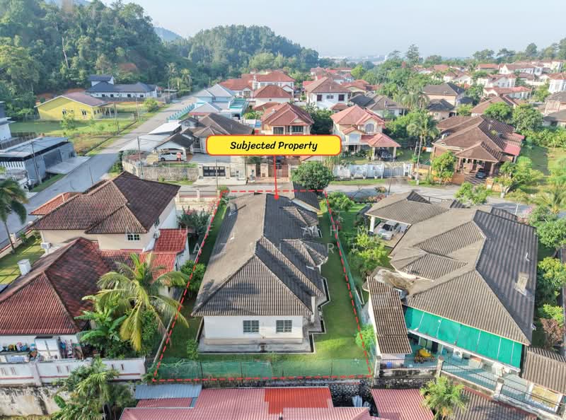 Rumah Banglo untuk Dijual di Lavender Heights (Senawang) - Naufal Ahmad Azahari - Drone view (Rear zoom in) - PropertyGuru.com.my