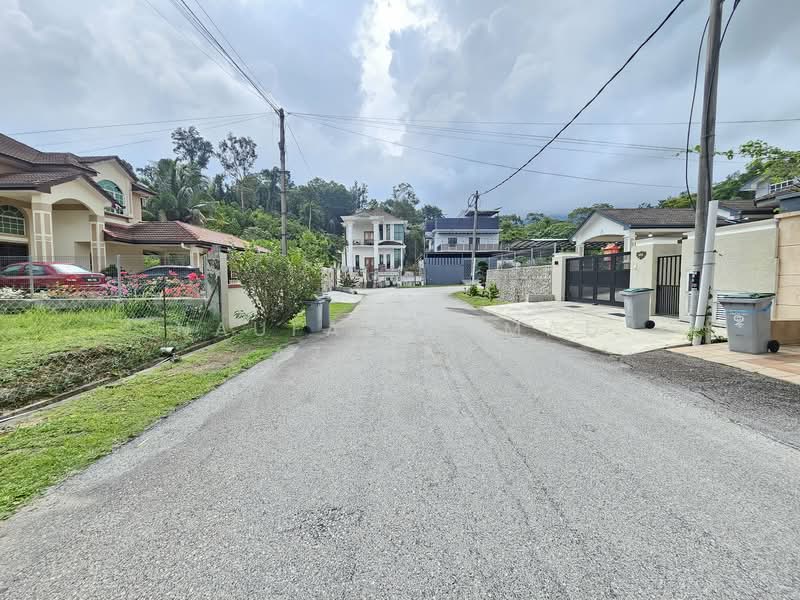 Rumah Banglo untuk Dijual di Lavender Heights (Senawang) - Naufal Ahmad Azahari - Exterior view front heading to right - PropertyGuru.com.my