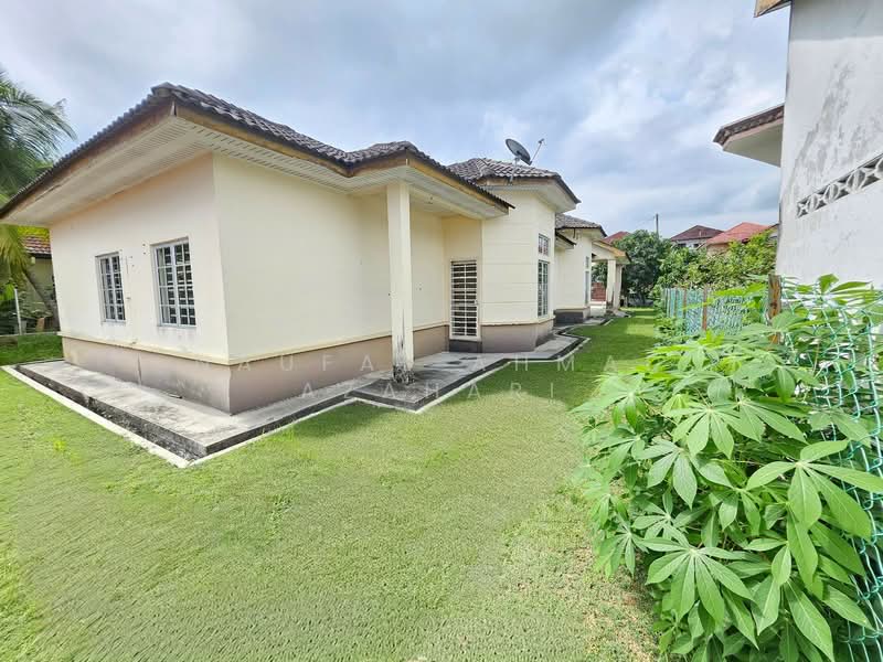 Rumah Banglo untuk Dijual di Lavender Heights (Senawang) - Naufal Ahmad Azahari - Exterior view rear heading to right - PropertyGuru.com.my
