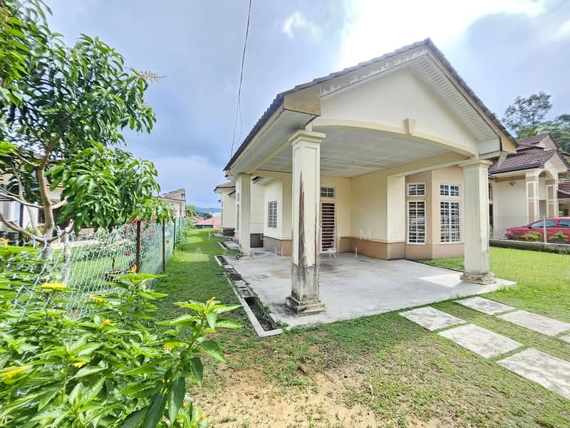 Rumah Banglo untuk Dijual di Lavender Heights (Senawang) - Naufal Ahmad Azahari - Exterior view right heading to left - PropertyGuru.com.my
