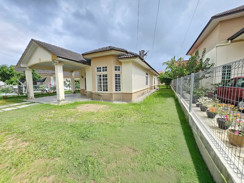 Rumah Banglo untuk Dijual di Lavender Heights (Senawang) - Naufal Ahmad Azahari - Exterior view left heading to right - PropertyGuru.com.my
