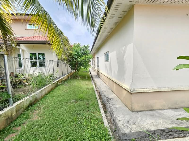 Rumah Banglo untuk Dijual di Lavender Heights (Senawang) - Naufal Ahmad Azahari - Exterior view left heading to left - PropertyGuru.com.my
