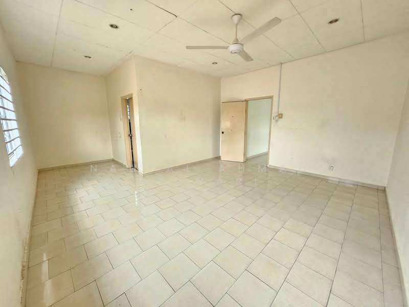 Rumah Banglo untuk Dijual di Lavender Heights (Senawang) - Naufal Ahmad Azahari - Bedroom three (Master bedroom) - PropertyGuru.com.my