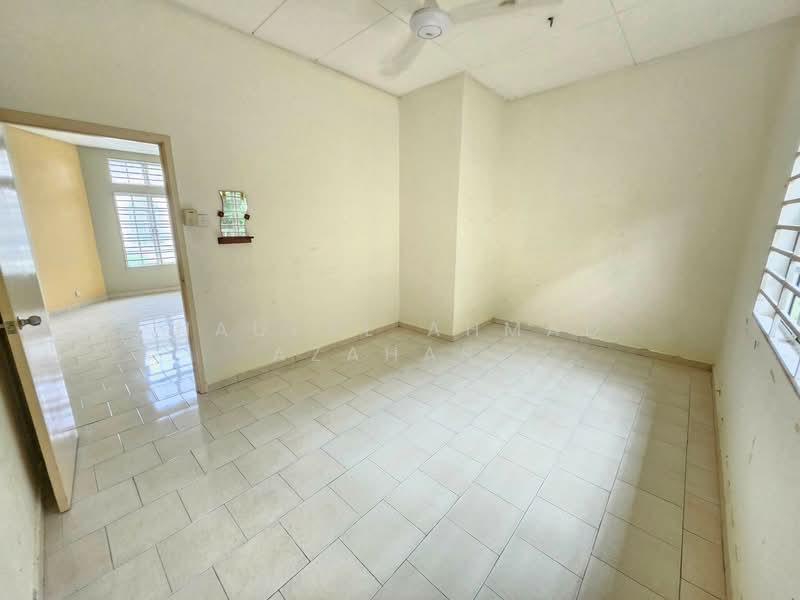 Rumah Banglo untuk Dijual di Lavender Heights (Senawang) - Naufal Ahmad Azahari - Bedroom two - PropertyGuru.com.my