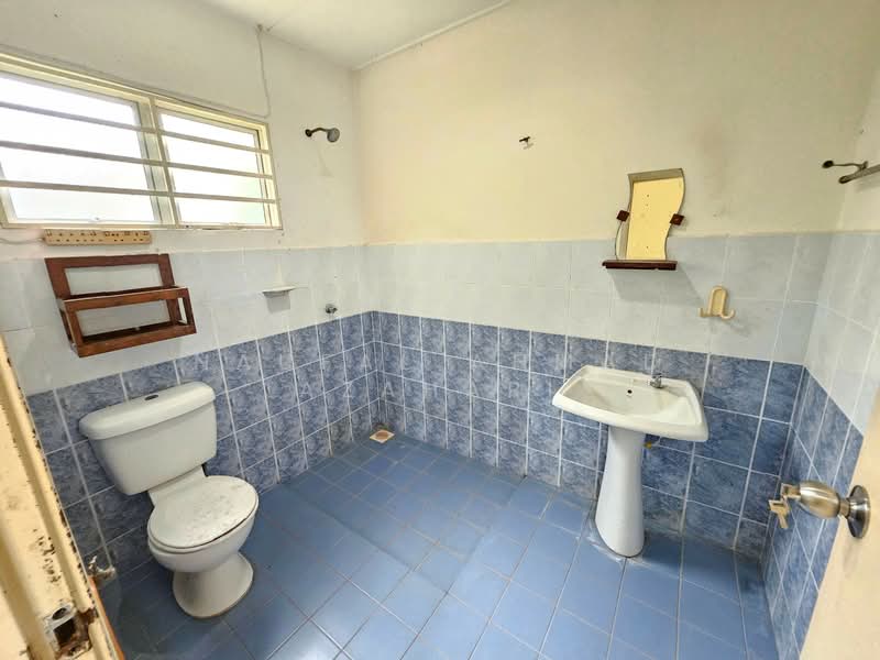 Rumah Banglo untuk Dijual di Lavender Heights (Senawang) - Naufal Ahmad Azahari - Bathroom two - PropertyGuru.com.my