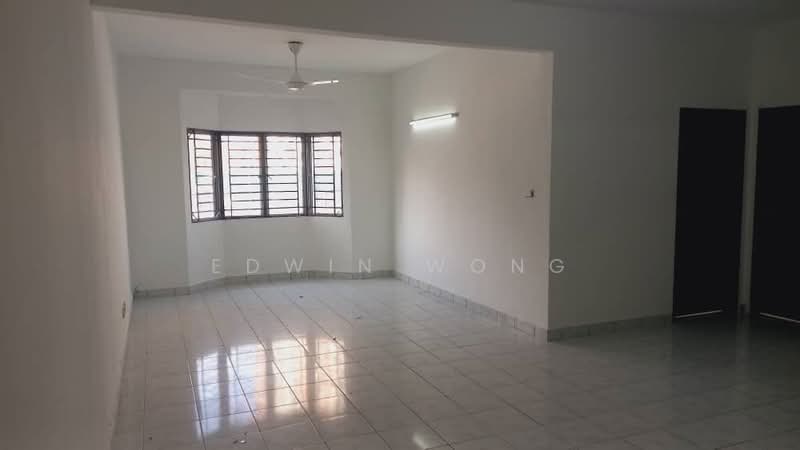 Pangsapuri untuk Dijual di Pangsapuri Mutiara Subang - Edwin Wong - Living Room - PropertyGuru.com.my