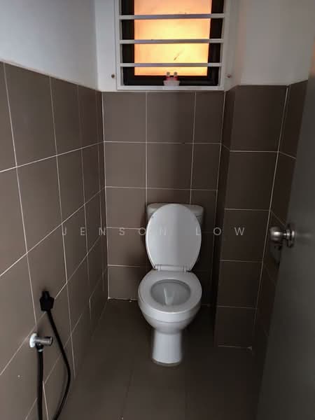 Shop / Office for Sale in Bandar Country Homes (Rawang) - Jenson Low - Bathroom - PropertyGuru.com.my