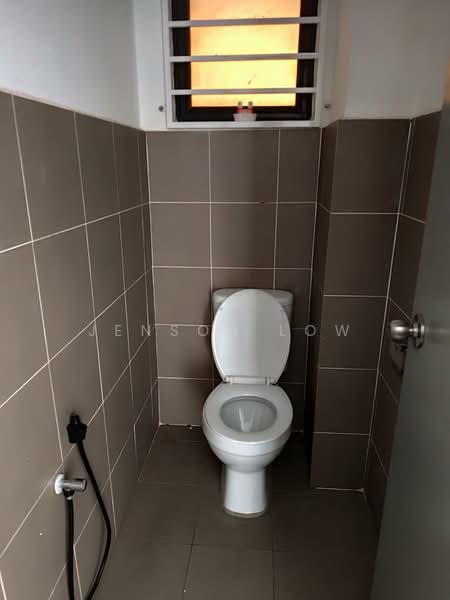 Shop / Office for Sale in Bandar Country Homes (Rawang) - Jenson Low - Bathroom - PropertyGuru.com.my