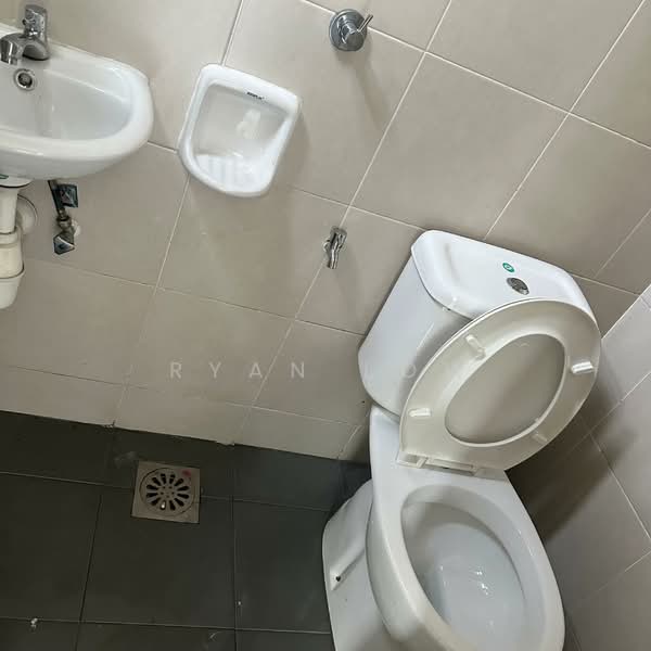 Rumah Teres untuk Dijual di Alam Damai (Cheras) - Ryan Low - Bathroom - PropertyGuru.com.my