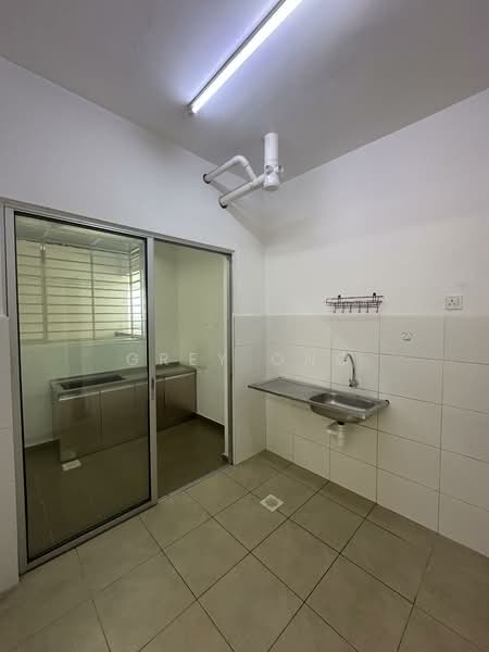 Pangsapuri untuk Disewa di Trifolis - Grey Ong - Kitchen - PropertyGuru.com.my