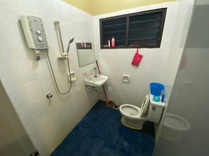 Apartment for Rent at Golden Showers (Kondo Ruby) - Woon . - Bathroom - PropertyGuru.com.my