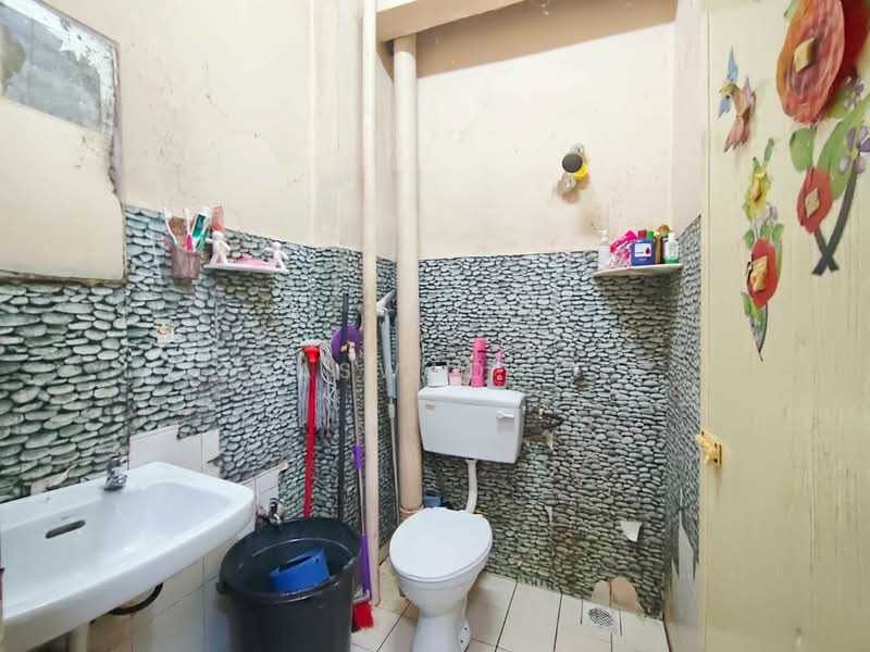 Apartment for Sale at Delima Intan Apartment - Aswad . - Bathroom - PropertyGuru.com.my