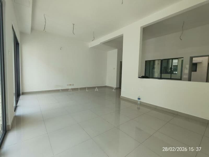 2.5-storey Terraced House for Sale in Puchong (Selangor) - Laila Zain - Living Room - PropertyGuru.com.my
