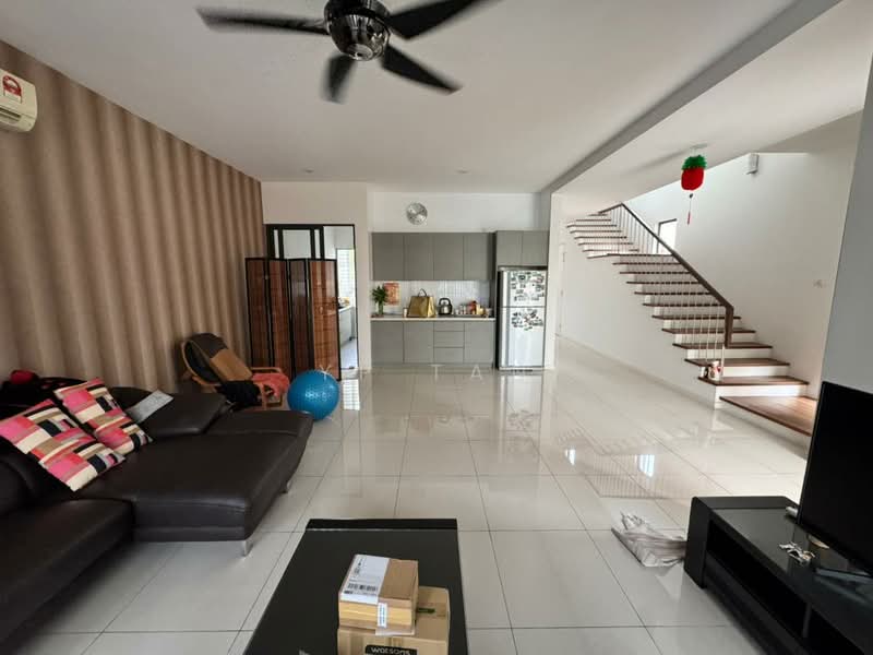 Rumah Teres 3 Tingkat untuk Dijual di Lake Fields (Sungai Besi) - YP Tan - Living Room - PropertyGuru.com.my