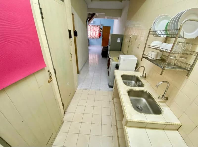 2-storey Terraced House for Sale in Taman Sri Gombak (Gombak) - Faisal Abu Omar - Kitchen - PropertyGuru.com.my
