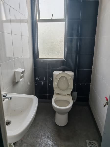 Factory for Rent in Taman Desa Cemerlang (Ulu Tiram) - Winnie Property Johor - Bathroom - PropertyGuru.com.my
