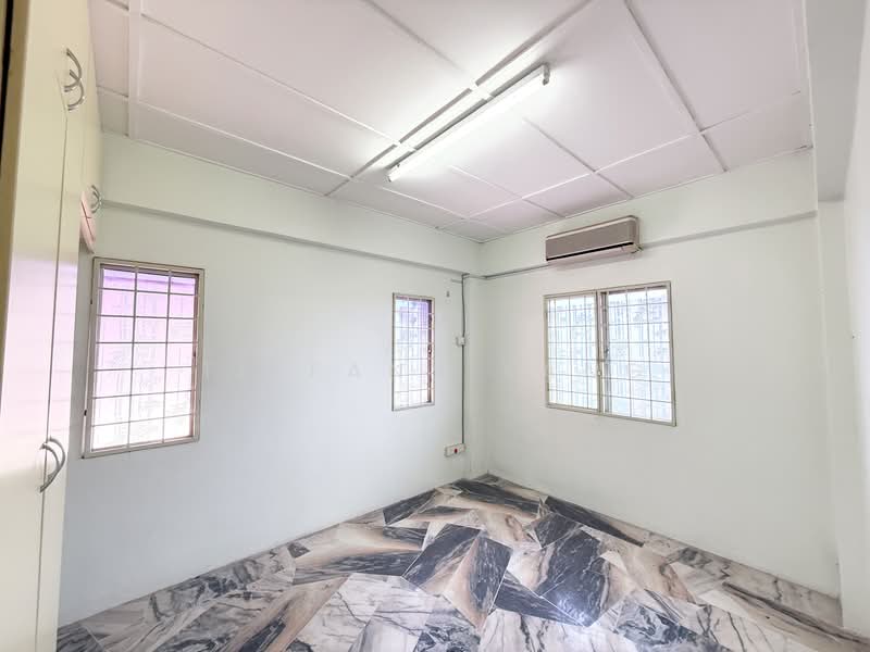 Pangsapuri untuk Dijual di Casa Ria Apartment - Tiffany Yang - Master Room - PropertyGuru.com.my