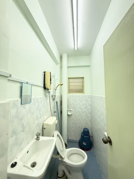 Pangsapuri untuk Dijual di Casa Ria Apartment - Tiffany Yang - Bathroom - PropertyGuru.com.my