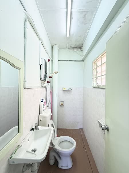 Pangsapuri untuk Dijual di Casa Ria Apartment - Tiffany Yang - Bathroom - PropertyGuru.com.my