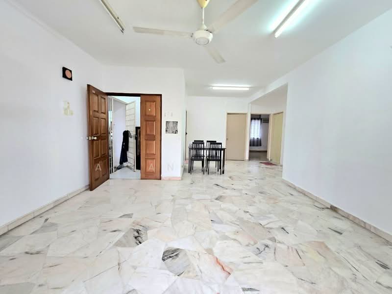 Pangsapuri untuk Disewa di Desa Pandan Baiduri Apartment Block C1 - Azean Wahab - Living Room - PropertyGuru.com.my