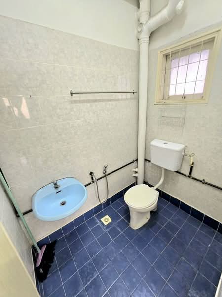 Pangsapuri untuk Disewa di Desa Pandan Baiduri Apartment Block C1 - Azean Wahab - Bathroom - PropertyGuru.com.my