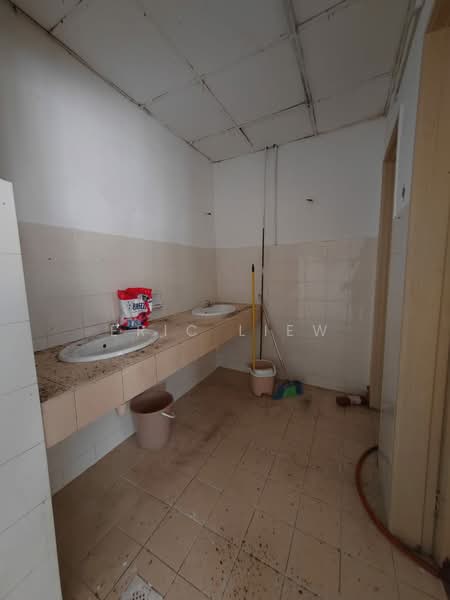Kedai untuk Disewa di Bandar Mahkota Cheras (Cheras) - Eric Liew - Bathroom - PropertyGuru.com.my