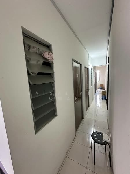 Pangsapuri untuk Dijual di Mentari Court - Faisal Abu Omar - Corridor - PropertyGuru.com.my