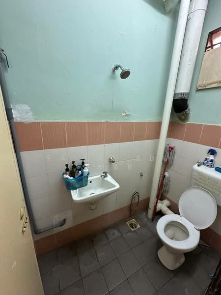 Pangsapuri untuk Dijual di Mentari Court - Faisal Abu Omar - Bathroom - PropertyGuru.com.my