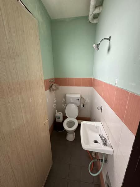 Pangsapuri untuk Dijual di Mentari Court - Faisal Abu Omar - Bathroom - PropertyGuru.com.my