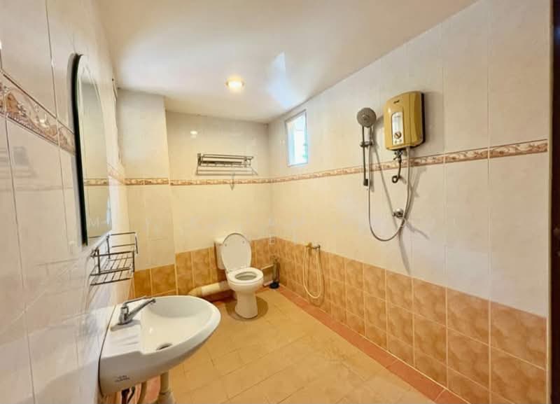 2-storey Terraced House for Sale in Gelugor (Penang) - May Chiam Khooi Bee - Bathroom - PropertyGuru.com.my