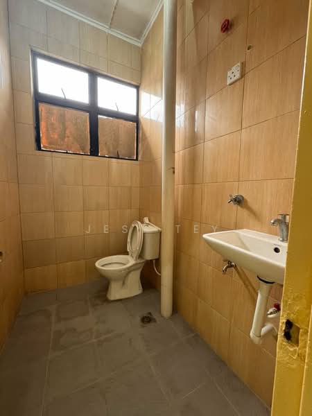2-storey Terraced House for Sale in Taman Desa Cemerlang (Ulu Tiram) - Jesy Tey - Bathroom - PropertyGuru.com.my