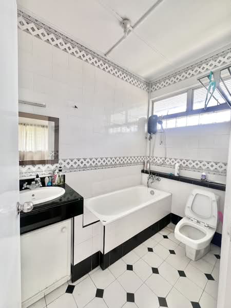 Semi-Detached House for Sale in Taman Bukit Pantai (Bangsar) - Chris Choe - Bathroom - PropertyGuru.com.my