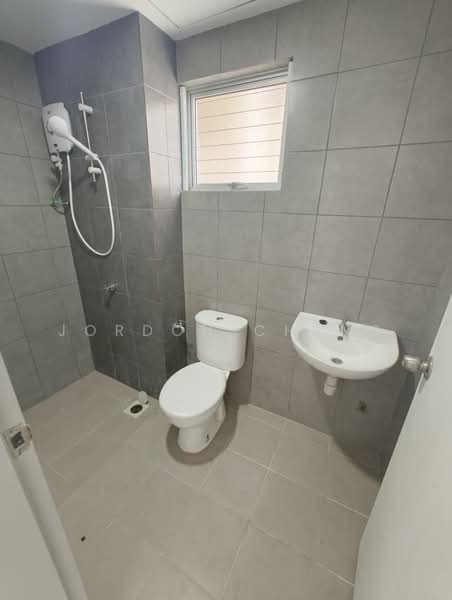 Kondominium untuk Disewa di Residensi Sateria - Jordon Cheng - Bathroom - PropertyGuru.com.my