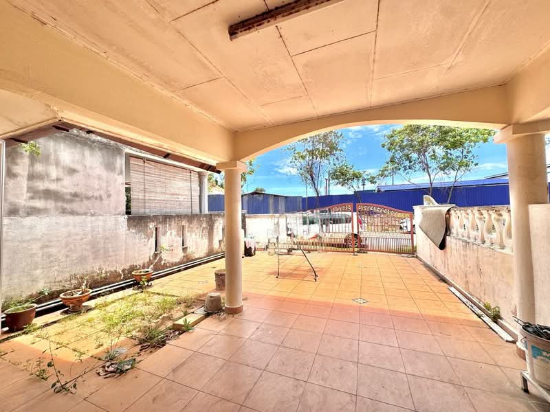 2.5-storey Terraced House for Sale in Taman Desa Karunmas (Balakong) - Azli Ibrahim - Exterior - PropertyGuru.com.my
